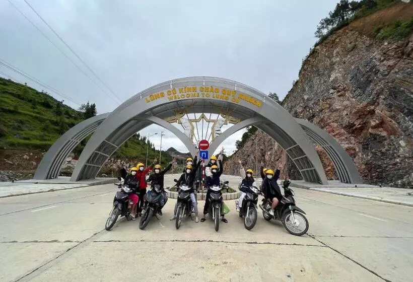 تختخواب و صبحانه Ha Giang Safari Hostel & Motorbikes