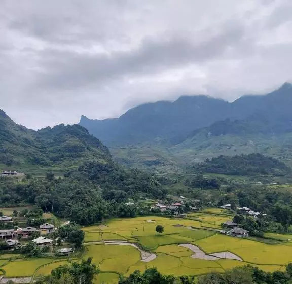 تختخواب و صبحانه Ha Giang Safari Hostel & Motorbikes