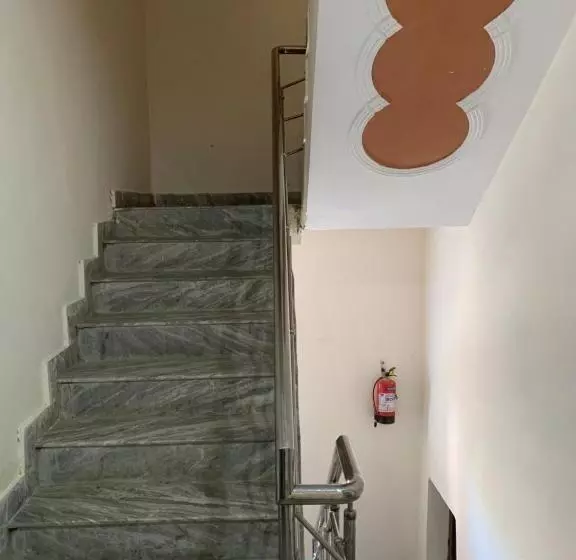 Hotel Happy Stay