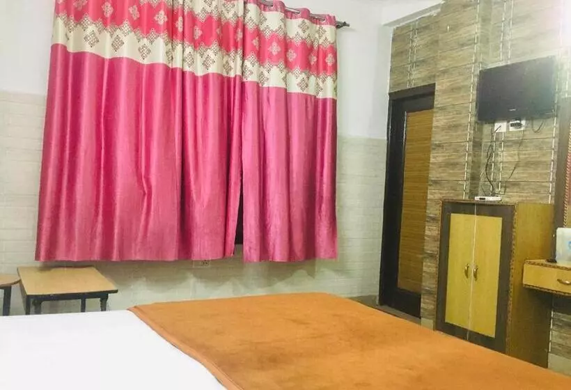 پانسیون Trimrooms Shree Mata Palace, Katra Bus Stand