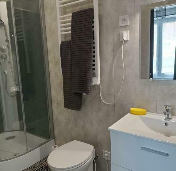 تختخواب و صبحانه A La Belle Etoile