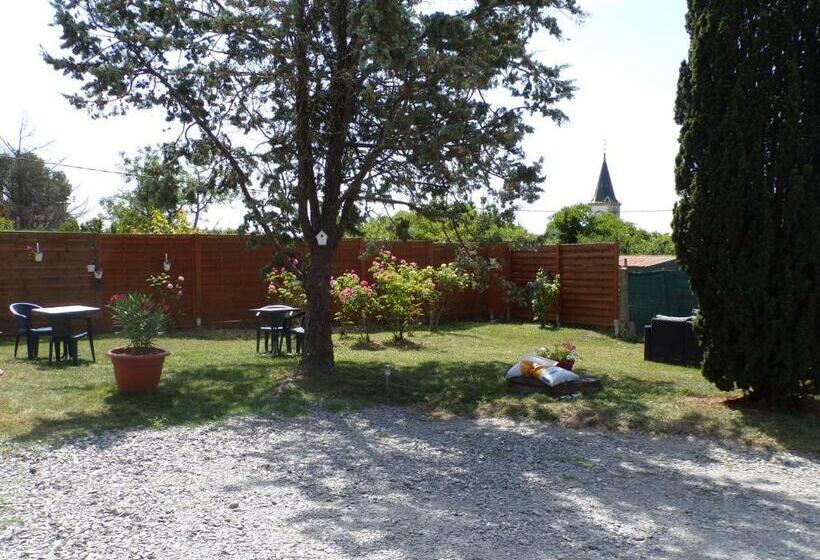 تختخواب و صبحانه A La Belle Etoile