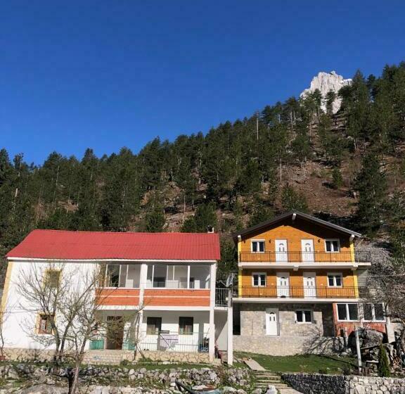 تختخواب و صبحانه Bujtina Brahim Selimaj