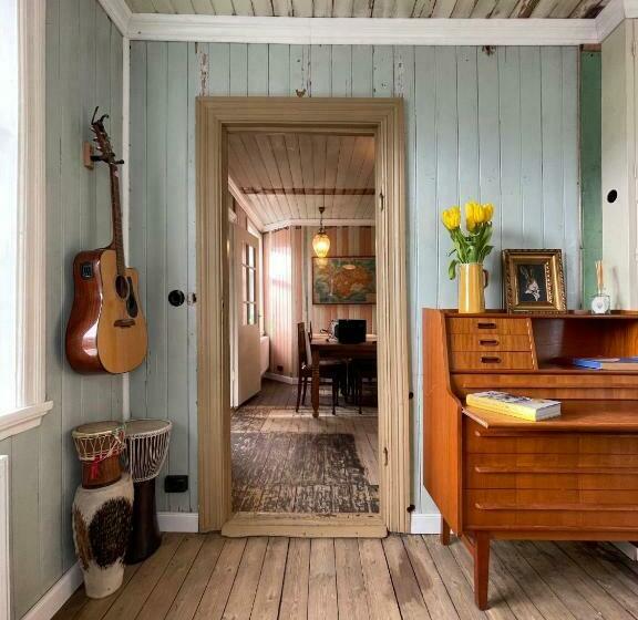 تختخواب و صبحانه The Old Bookstore