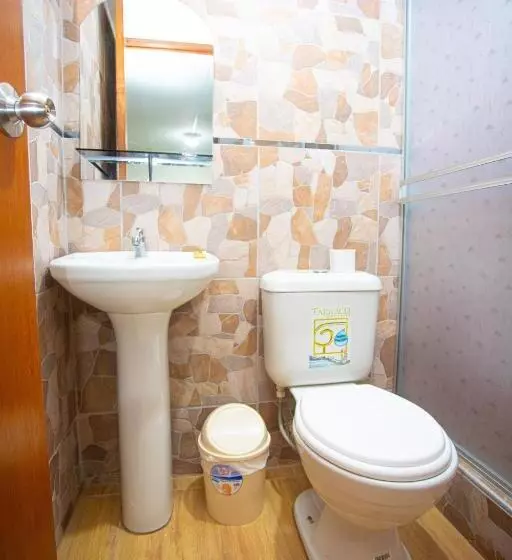 ペンション Posada Salas & Kari Peru Travel