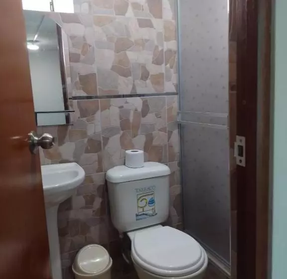 ペンション Posada Salas & Kari Peru Travel