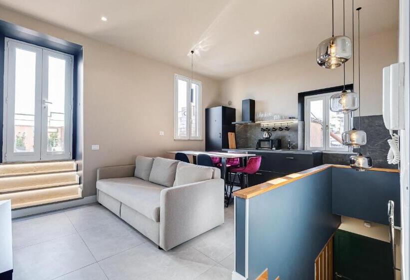 پانسیون Vivilo Roma Trevi   Luxury Experience   Private Jacuzzi On Terrace   Insane View