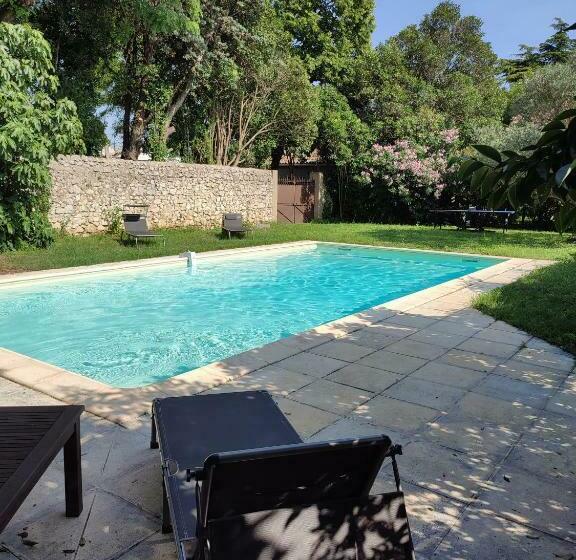 بنسيون Le Mas Roc Amour