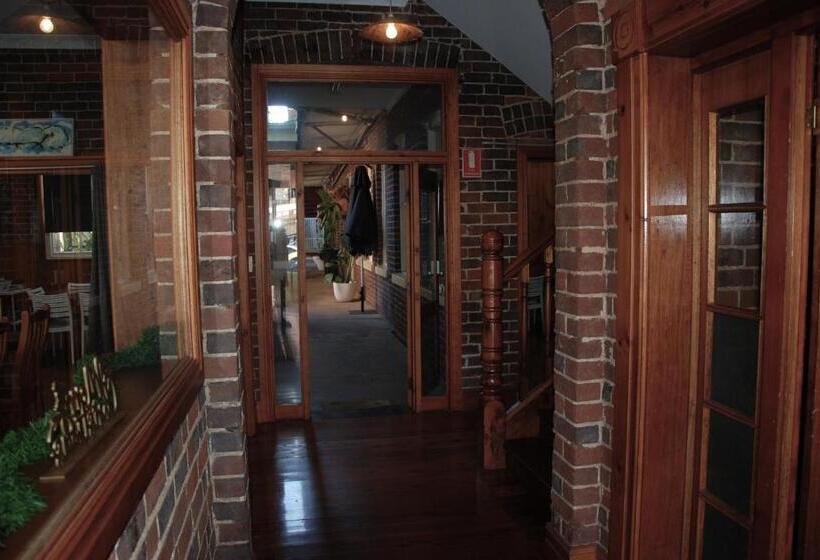 مبيت وإفطار The Fed And Bed Temora