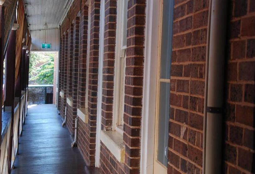 مبيت وإفطار The Fed And Bed Temora