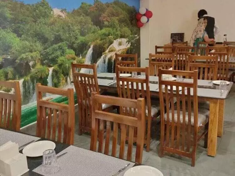 ホテル Fun Imperial Morbi