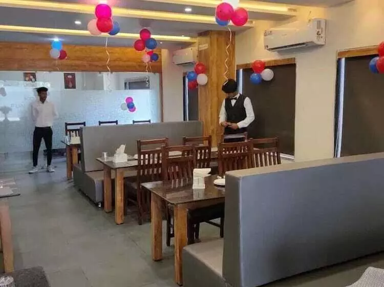 ホテル Fun Imperial Morbi