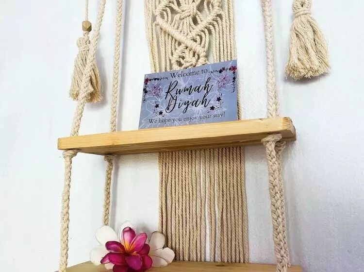 Aamiaismajoitus (B&B) Rumah Diyah