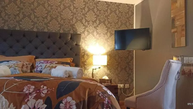 Outlander Boutique B&b Super King