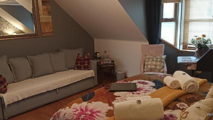 Outlander Boutique B&b Super King