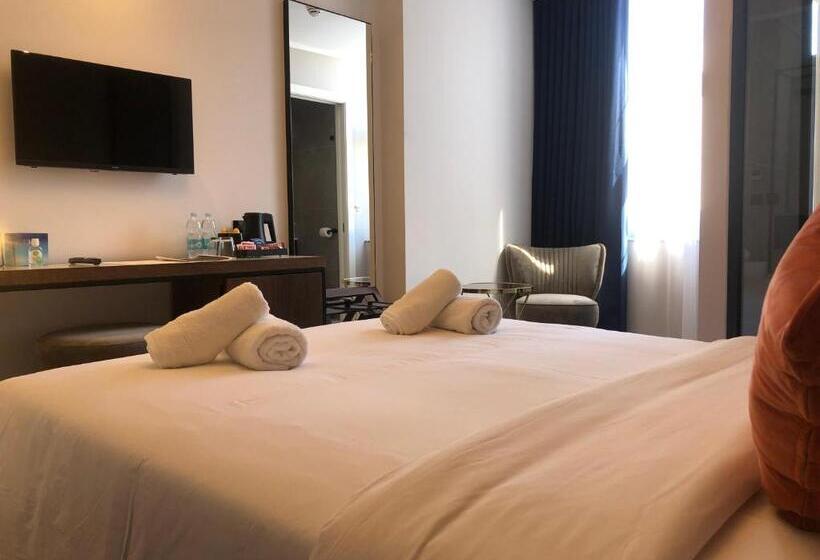 تختخواب و صبحانه Cinematique