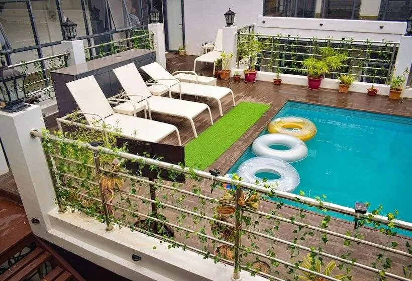 Erus Suites Hotel Boracay