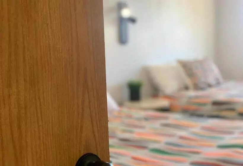 Отель Dragonfly Motor Lodge