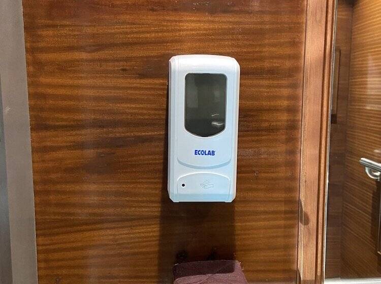 בית מלון כפרי Crowne Plaza Ahmedabad City Centre, An Ihg