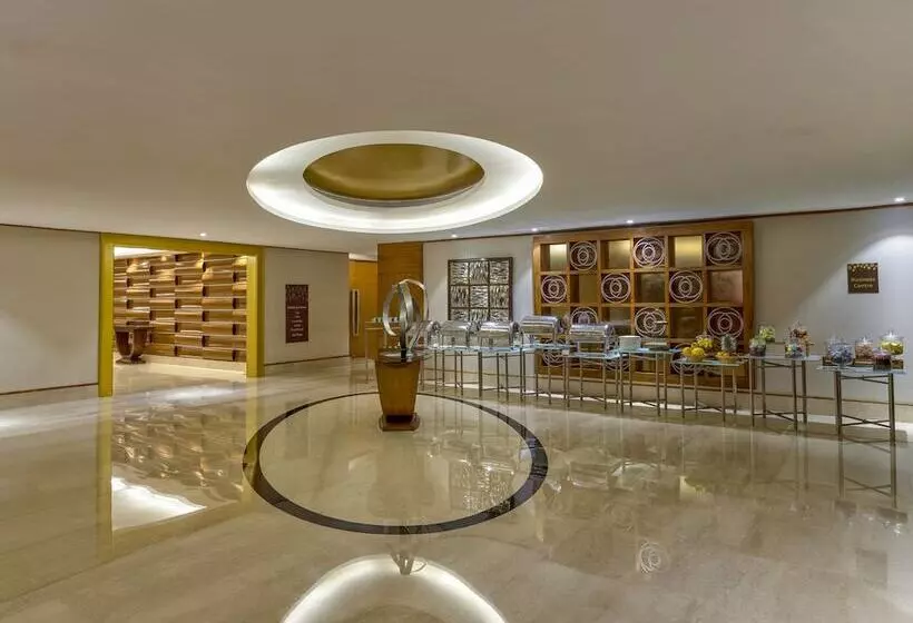 בית מלון כפרי Crowne Plaza Ahmedabad City Centre, An Ihg