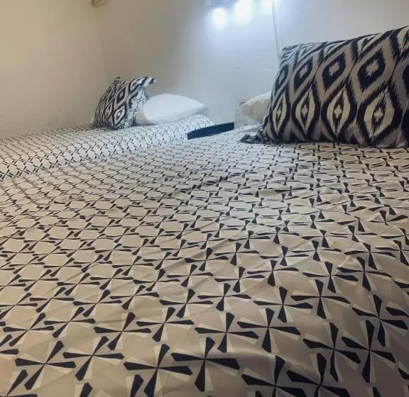 Отель Dragonfly Motor Lodge