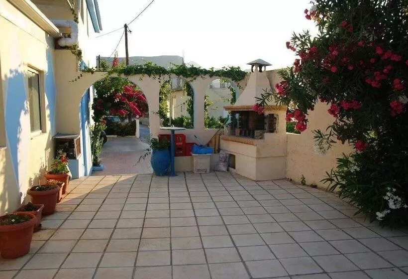 בית מלון כפרי Handakas