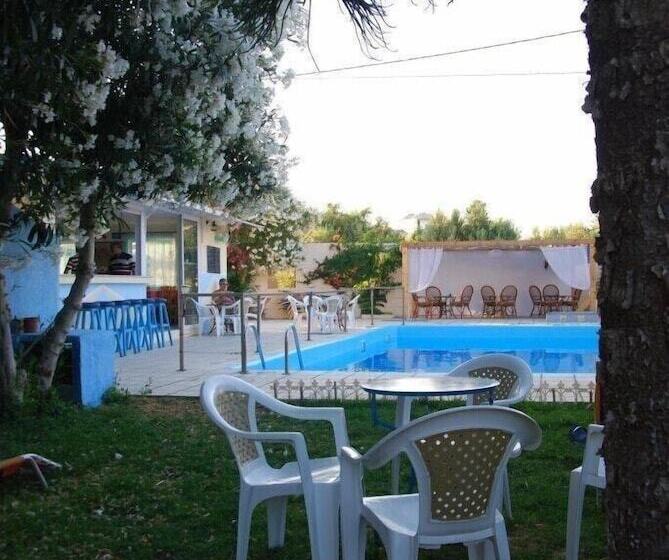 בית מלון כפרי Handakas