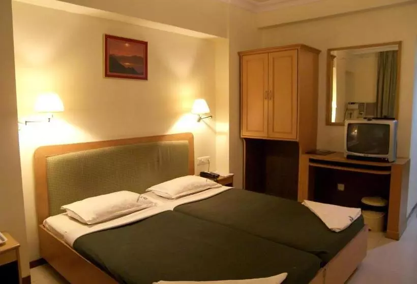 هتل The Menino Regency