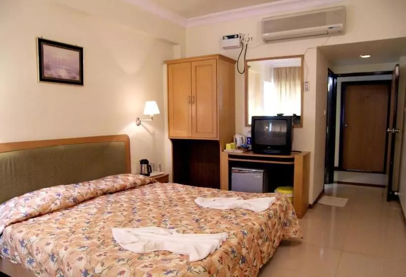 هتل The Menino Regency