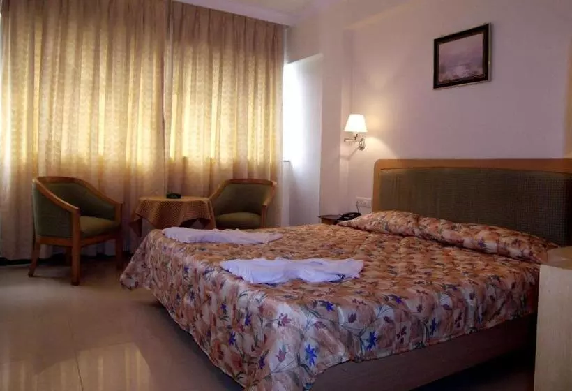 هتل The Menino Regency