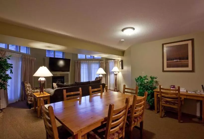 Отель Polaris Lodge