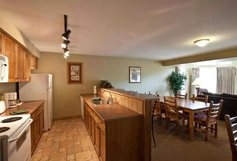 Отель Polaris Lodge