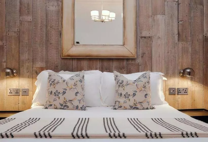ホテル The Black Lion Pub & Boutique Guesthouse