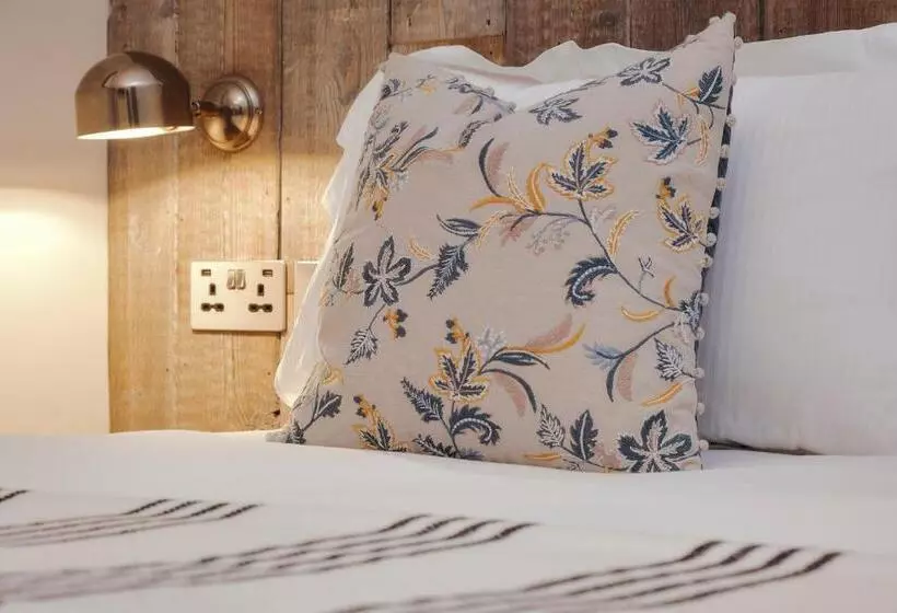 ホテル The Black Lion Pub & Boutique Guesthouse