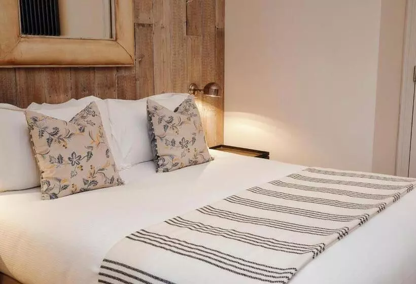 ホテル The Black Lion Pub & Boutique Guesthouse