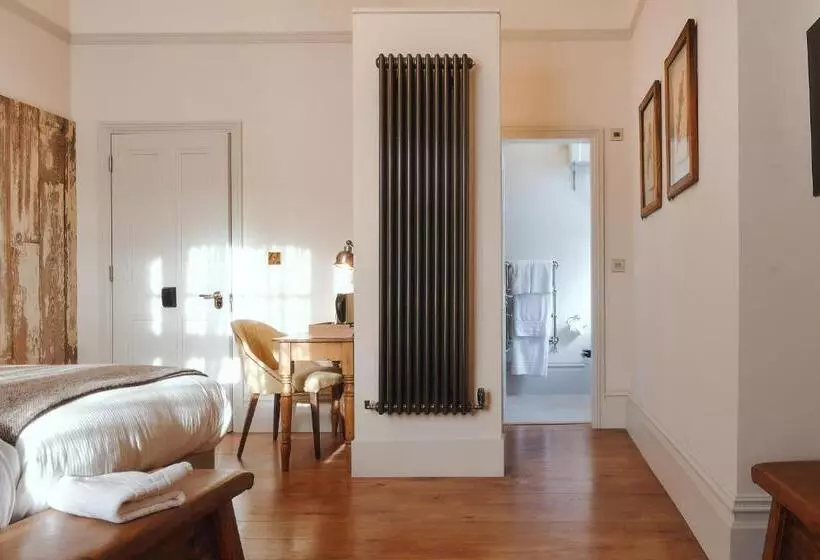 ホテル The Black Lion Pub & Boutique Guesthouse