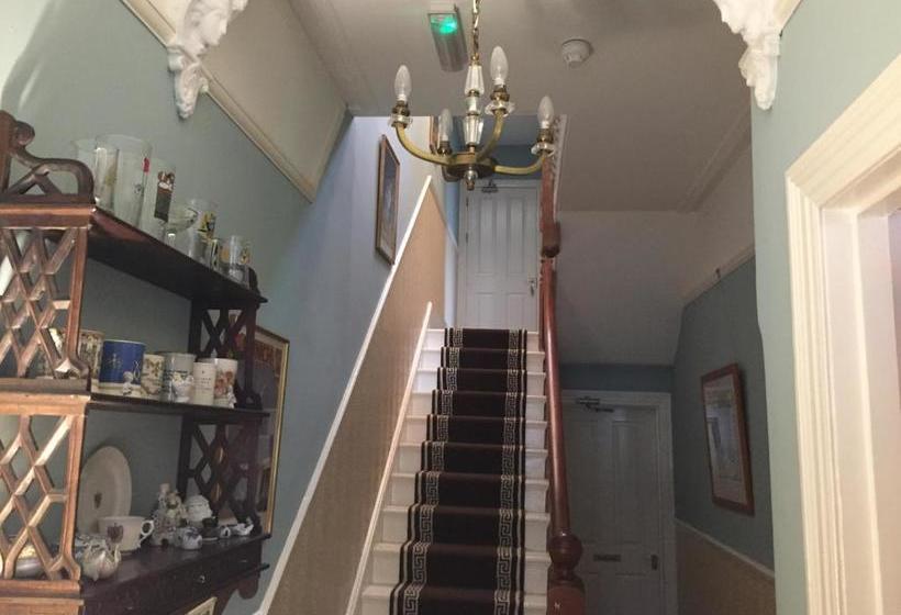 بنسيون The Warwick Guesthouse