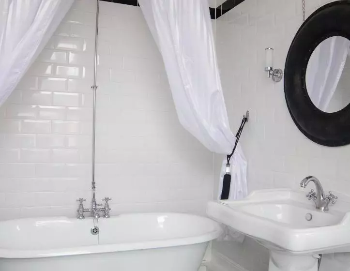 بنسيون The Warwick Guesthouse