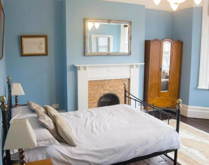 بنسيون The Warwick Guesthouse