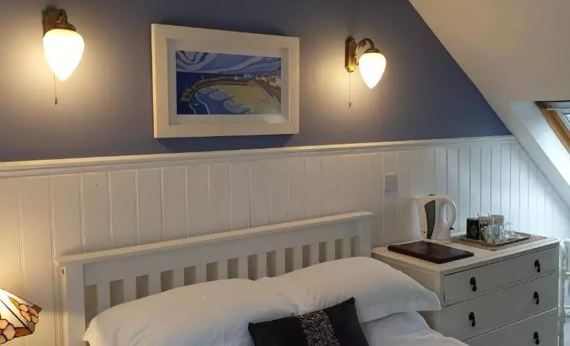 بنسيون The Warwick Guesthouse