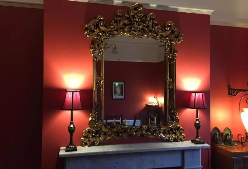 بنسيون The Warwick Guesthouse