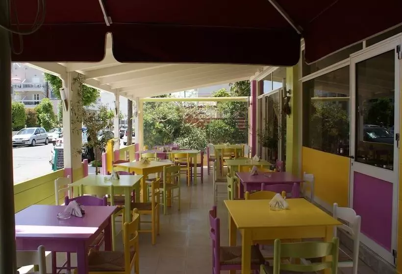 Stam & John Apartments