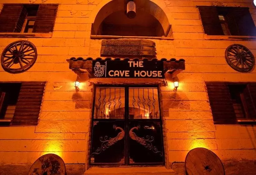 ホテル The Cave House