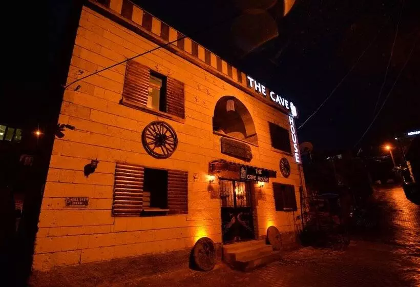ホテル The Cave House