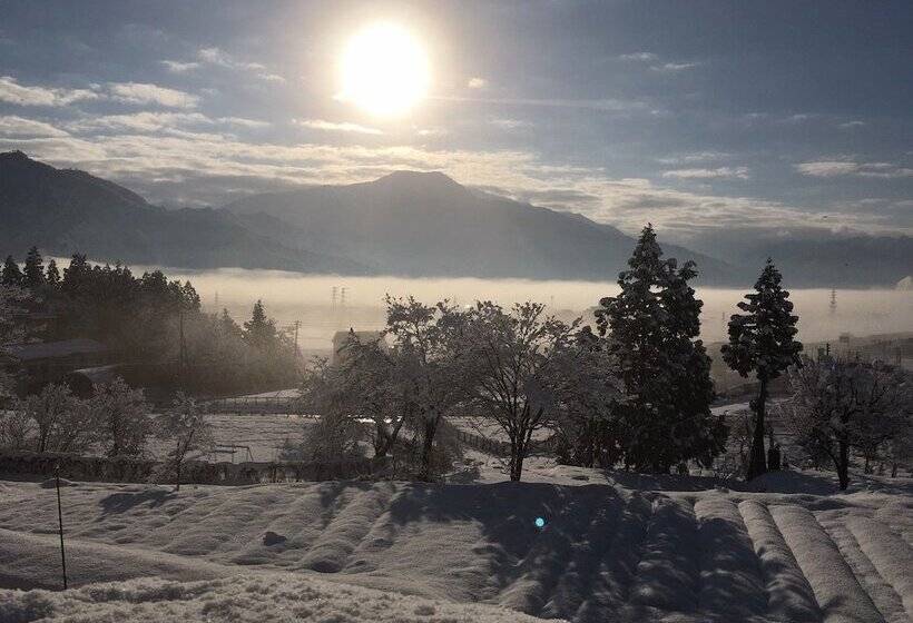 فندق Kutsurogian