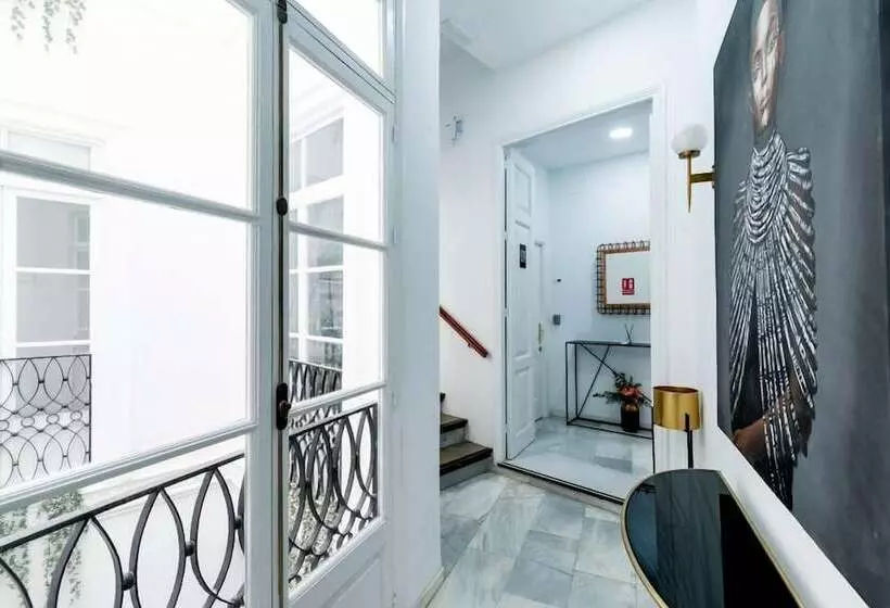 هتل Hostal Roomsole