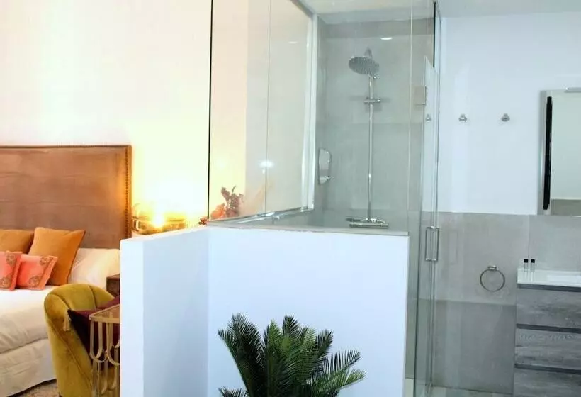 هتل Hostal Roomsole