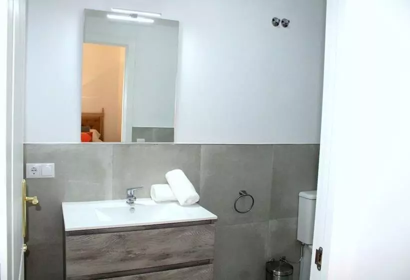 هتل Hostal Roomsole