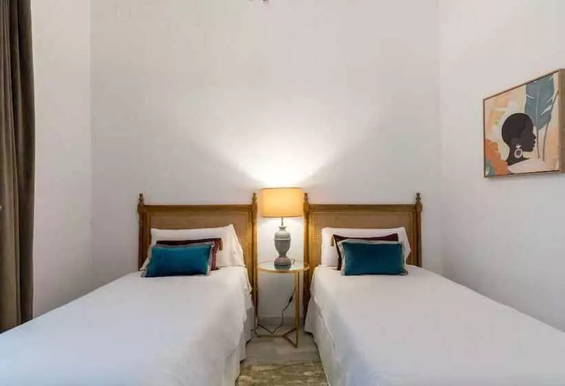هتل Hostal Roomsole