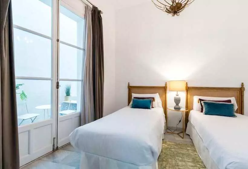 هتل Hostal Roomsole